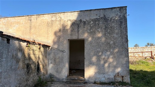 Corpo Di Trulli Con Fabbricati
